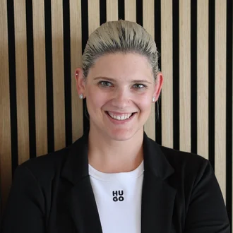 Portraitfoto Teresa Schmid, Member of Management Board von Denkströme