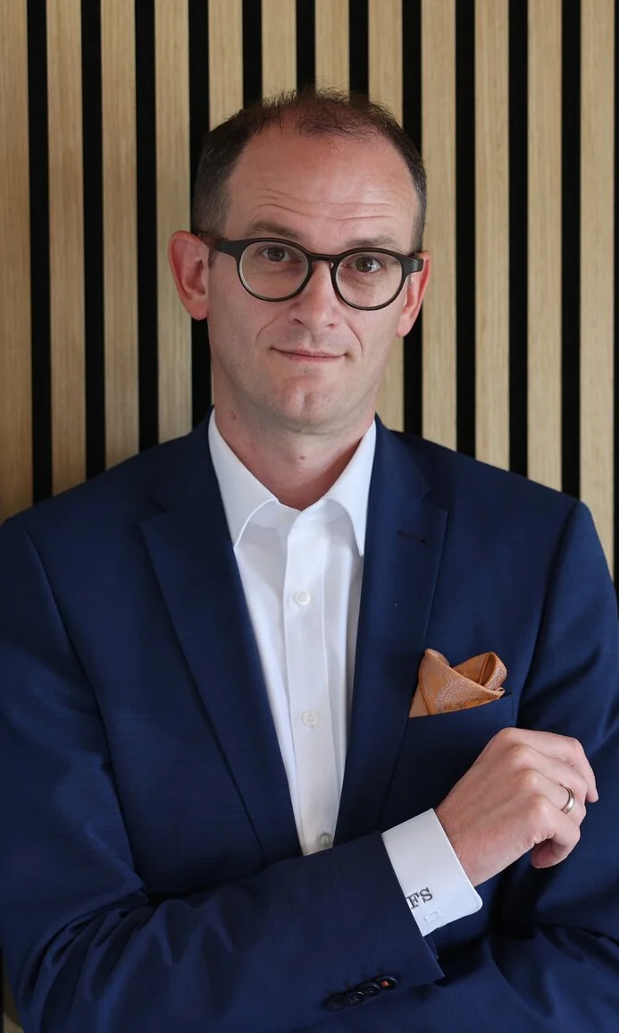 Portraifoto Fabian Schmid, CEO and Chairman of the Management Board von Denkströme
