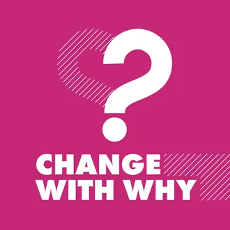 Logo mit Fragezeichen und Herzform auf pinkem Hintergrund, Text: ‚Change with Why‘ – Fokus auf Sinn-getriebene Veränderung